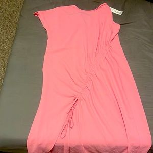 Pink polyester dress with small slit on the side